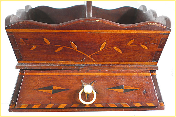 A VERY FINE AND RARE AMERICAN CUTLERY BOX WITH DRAWER